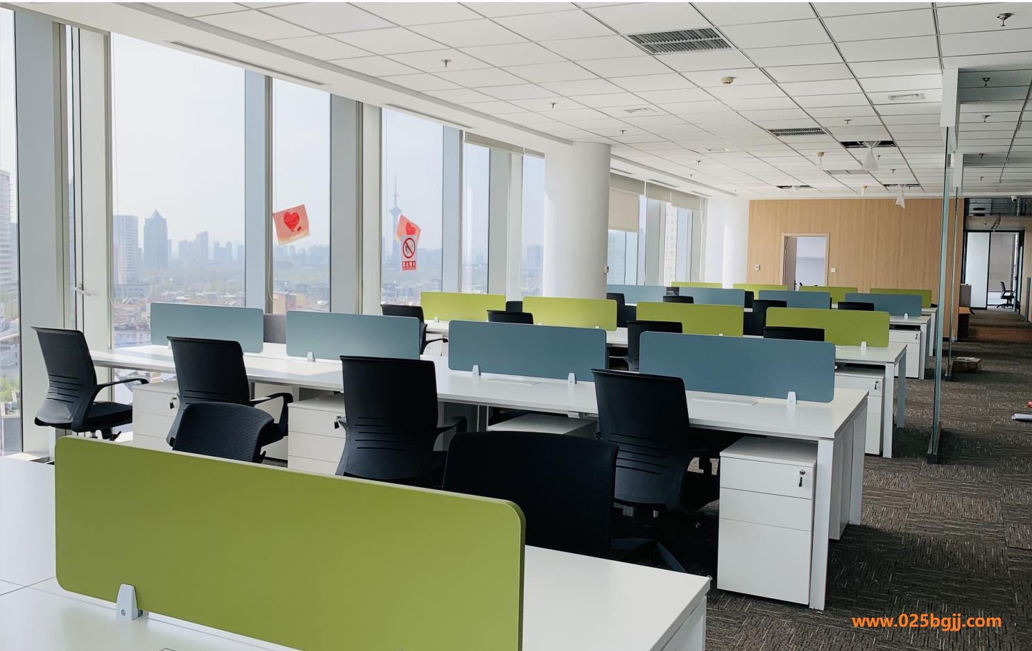 凡尚服饰（上海）采购办公家具案例