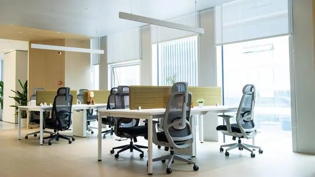 如何选择健康环保的会议桌与座椅